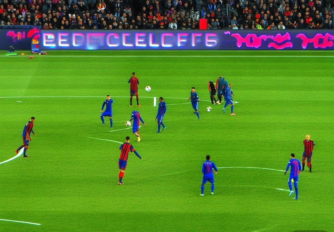 巴塞罗那vs切尔西：战术对决与球星表现回顾(图1)